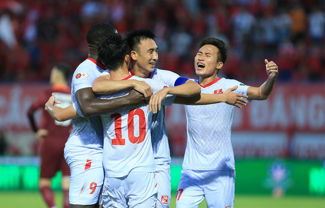 Câu lạc bộ Hải Phòng thắng 3-1 trước Bình Định ở vòng 8 V-League 2022 và tạm dẫn đầu bảng xếp hạng. (Ảnh: VPF) Vụ trọng tài V-League bị nhổ nước bọt: Phải có án phạt nặng từ VFF ảnh 3