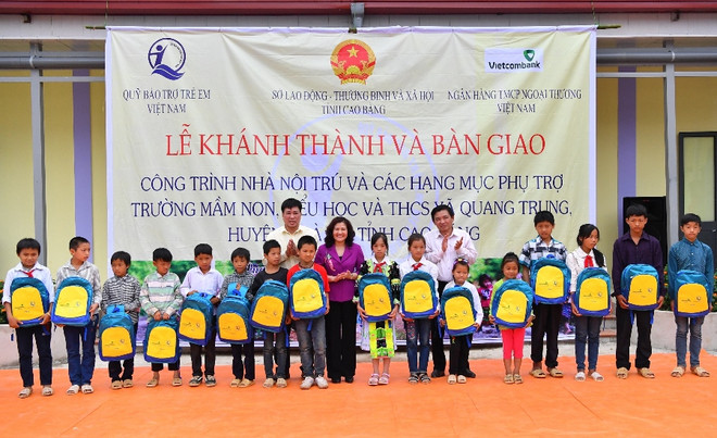 Bàn giao nhà nội trú do Vietcombank tài trợ tại tỉnh Cao Bằng ảnh 1