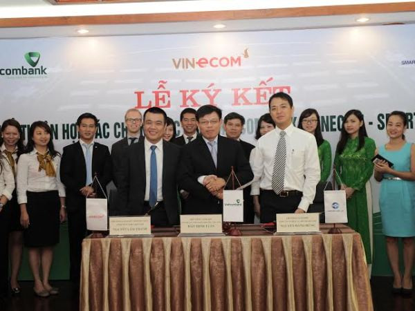 Vietcombank và Smartlink cung cấp dịch vụ bán lẻ cho Vinecom ảnh 1