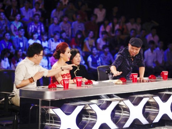 Vietnam’s Got Talent : "Mê” hai mẹ con cô giáo, Huy Tuấn bấm… nút vàng ảnh 2