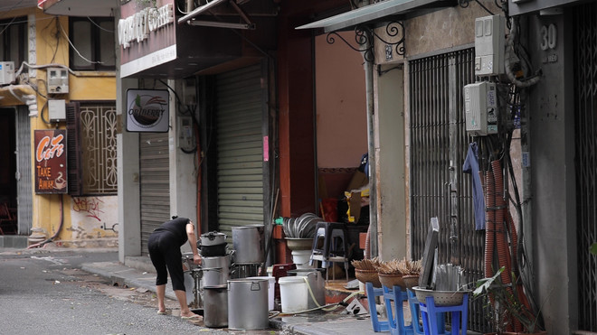 Người dân Hà Nội phấn khởi trong ngày đầu mở lại hàng, quán ảnh 2