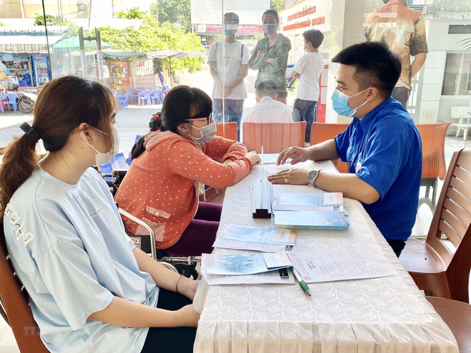 Thiếu lao động lành nghề là một nguyên nhân dẫn đến cản trở tăng trưởng kinh tế. (Ảnh: Hồng Giang/TTXVN) IBM đào tạo, nâng cao kỹ năng cho sinh viên Việt Nam hậu dịch bệnh ảnh 2