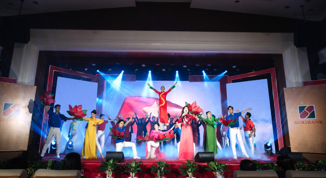 Ảnh 10 Những đóa hoa đẹp rạng rỡ của Agribank!.jpg