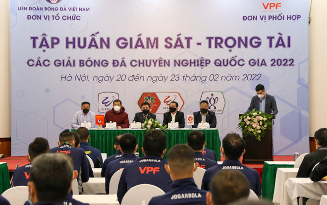 Vì sao trọng tài V-League luôn gặp vấn đề xử lý tình huống và sai sót? ảnh 2