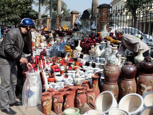 Gốm sứ tăng giá dịp Tết, khách mua “chuộng” hàng nội ảnh 2