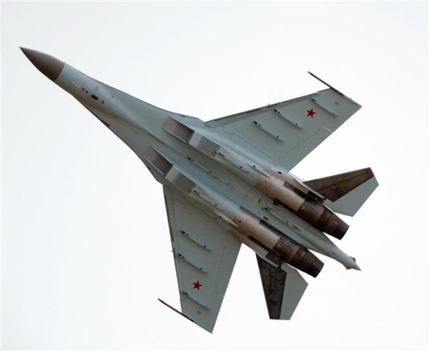 Máy bay chiến đấu Su-35 của Nga bay trình diễn tại Triển lãm hàng không quốc tế ở Paris, Pháp. (Ảnh: AFP/TTXVN) Nga có thể bán máy bay Su-57 thế hệ thứ 5 cho Thổ Nhĩ Kỳ ảnh 1