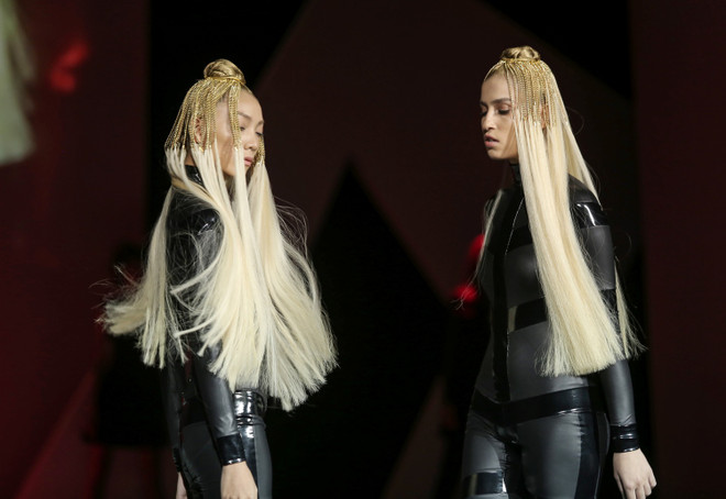 [Photo] "Phù thủy tóc" Angelo Seminara biến hóa với kỹ thuật 3D kỳ ảo ảnh 3