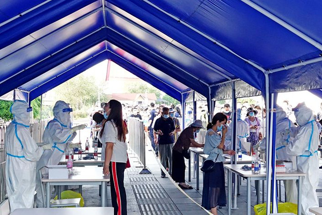 Trung Quốc: Ổ dịch ở thành phố Đại Liên lan ra nhiều khu vực ảnh 1