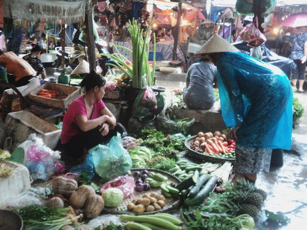 Thực phẩm ở Hà Nội “đội giá” vì mưa to liên tiếp những ngày qua ảnh 1