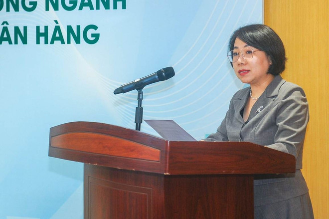 Bà Hoàng Thanh Nhàn - Tổng biên tập Thời báo Ngân hàng phát biểu tại tọa đàm. (Ảnh: Vietnam+) nganh-ngan-hang-tien-phong-thuc-hien-esg-20240725174931.jpg