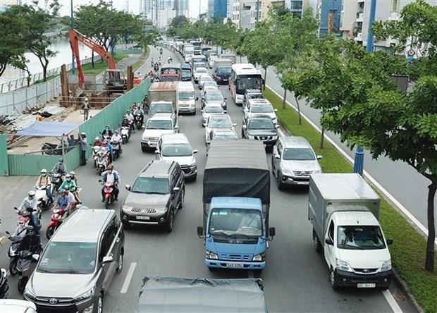 Các phương tiện di chuyển trên đại lộ Võ Văn Kiệt ở Thành phố Hồ Chí Minh. (Ảnh: Hoàng Hải/TTXVN) WB phê duyệt 125 triệu USD hỗ trợ phát triển Thành phố Hồ Chí Minh ảnh 1