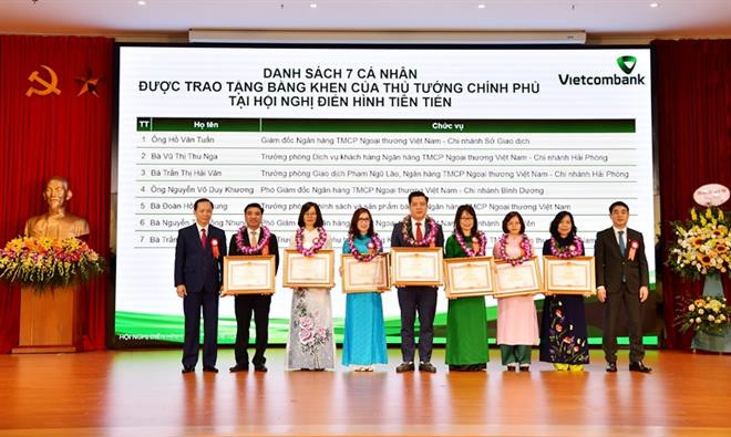 Vietcombank: 5 cá nhân và tập thể được trao tặng Huân chương Lao động ảnh 2