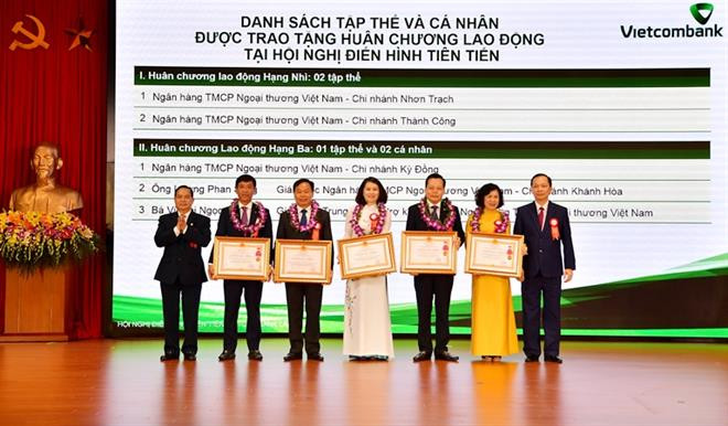 Vietcombank: 5 cá nhân và tập thể được trao tặng Huân chương Lao động ảnh 1