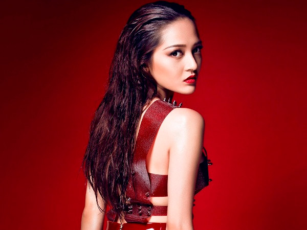 “Sản phẩm” mới ra lò theo công nghệ lăng xê của showbiz Việt ảnh 4