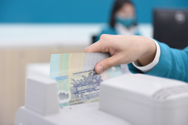 NHNN cho biết tại các ngân hàng thương mại, lãi suất cho vay bình quân VND phát sinh mới khoảng 9,3%/năm. (Ảnh: Vietnam+) Ngân hàng Nhà nước lý giải nguyên nhân lãi suất cho vay cao ảnh 1