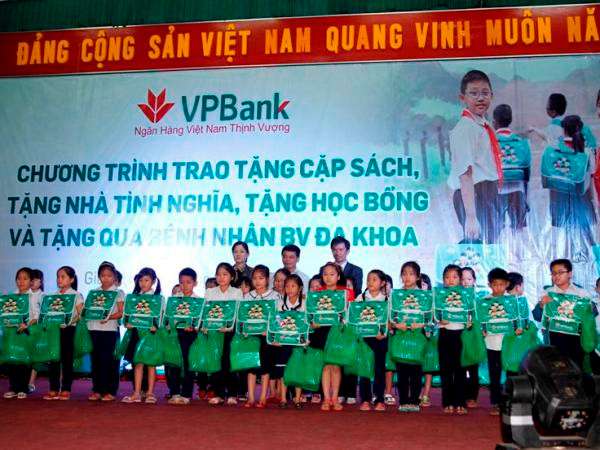 VPBank chắp cánh ước mơ đến trường cho các em học sinh ảnh 1