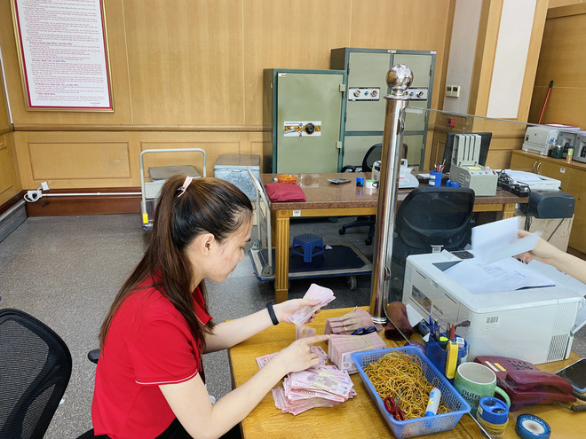 Lãi suất tăng cao, huy động vốn của tổ chức tín dụng vẫn chậm ảnh 2