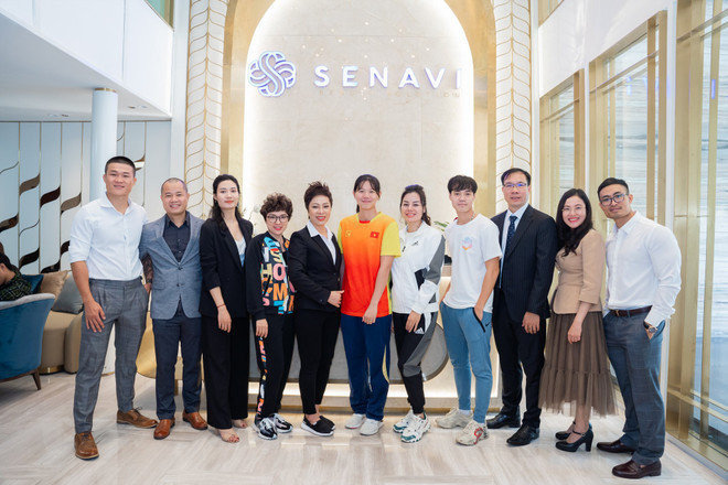 Huấn luyện viên Nguyễn Thị Nhung cùng thương hiệu SENAVI đồng hành cùng nhiều vận động viên nổi tiếng của thể thao Việt Nam. (Ảnh: CTV/Vietnam+) Tuyển bắn súng Việt Nam trước cơ hội cuối tranh suất Olympic Tokyo ảnh 2