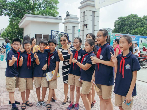 Sau tour diễn, Mỹ Linh “tăng tốc” mang âm nhạc đến các trường học ảnh 2