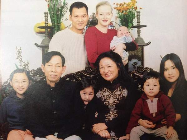 Ngoài nghệ sỹ ưu tú Thanh Hương, Thanh Lam và Trí Minh, đêm nhạc còn có sự góp mặt của Quốc Trung, Tùng Dương, Trọng Tấn... (Ảnh: Tư liệu gia đình) Thanh Lam kể về những kỷ niệm xúc động với bố Thuận Yến ảnh 3