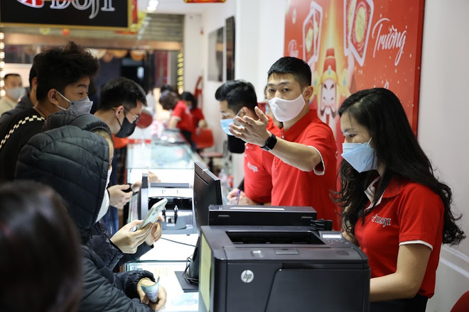 Theo đà thế giới, giá vàng trong nước giảm nhẹ phiên đầu tuần ảnh 1