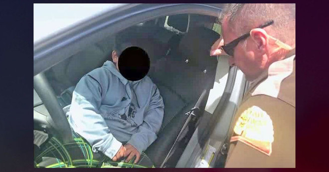 Cậu bé 5 tuổi lái xe SUV trên cao tốc ở Mỹ may mắn thoát chết ảnh 1