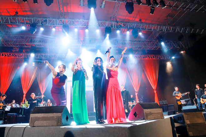 [Photo] 4 Diva làng nhạc Việt hát lần đầu tiên ở Hà Nội ảnh 13