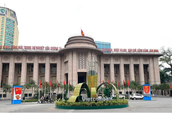 Tính đến 22/11, tăng trưởng tín dụng toàn hệ thống mới đạt 8,21%, thấp hơn so với chỉ tiêu định hướng đầu năm. (Ảnh: PV/Vietnam+) NHNN2.PNG