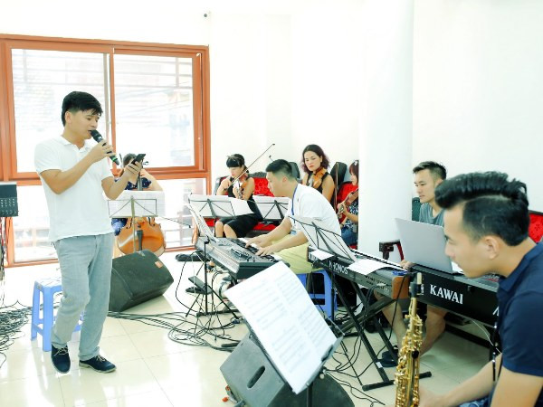 Tấn Minh đánh liều hát “Tiếng đàn bầu” trong đêm Danh Ca Việt Nam ảnh 3