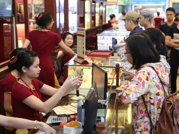 Giá vàng trong nước đi ngang, tỷ giá tăng từ 5-15 đồng ảnh 1