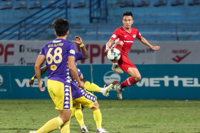 Thị trường chuyển nhượng V-League đang hấp dẫn ngay sau khi mùa giải 2020 khép lại. (Ảnh: Hiển Nguyễn/Vietnam+) Chuyển nhượng V-League: Các CLB nhộn nhịp mua sắm trước mùa giải mới ảnh 3
