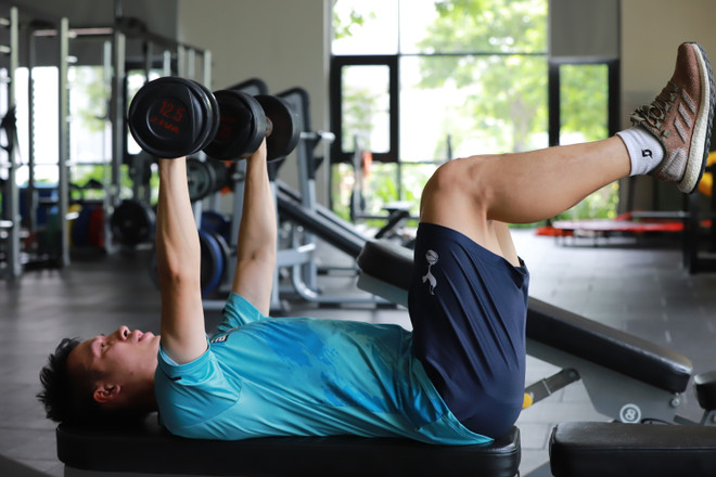 Tiền vệ Hùng Dũng hẹn ngày trở lại sân cỏ sau chấn thương kinh hoàng ảnh 2