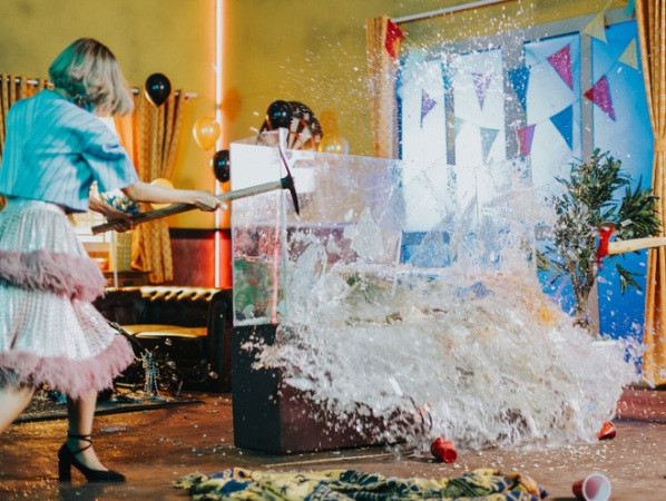 MV “Ghen” của Erik và Min: Cú "lột xác" nổi loạn và màu mè ảnh 2