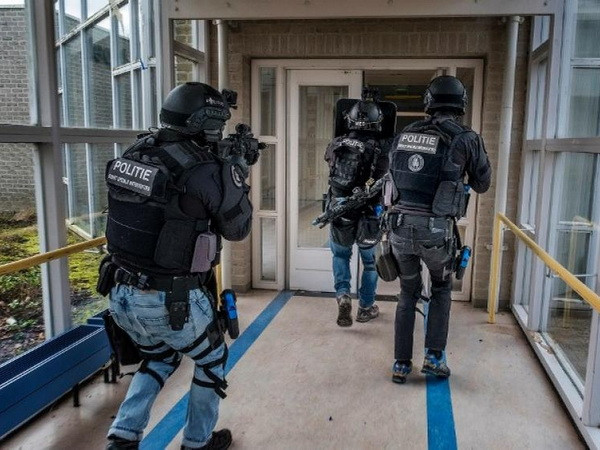 Hà Lan xét xử 4 nghi can khủng bố bị bắt ở thành phố Rotterdam ảnh 1