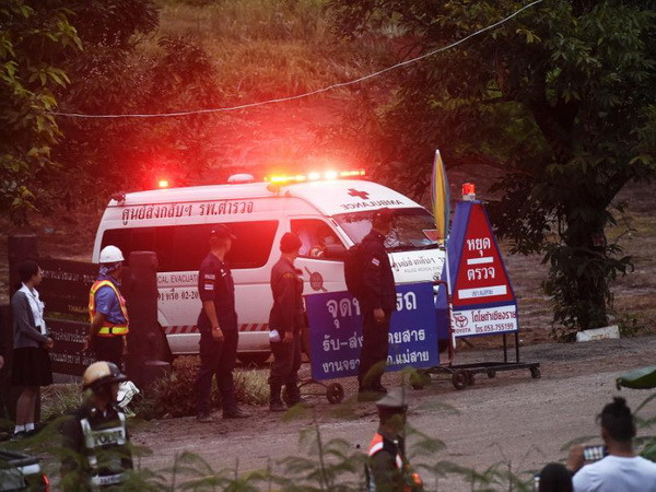 Thành viên thứ 8 đội bóng Thái Lan được đưa ra khỏi hang ảnh 1