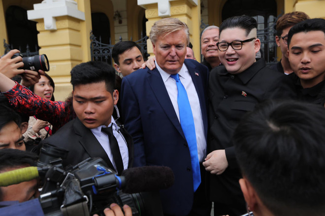 Cặp đôi đóng giả ông Kim Jong-un và ông Trump gây náo loạn Hà Nội ảnh 5