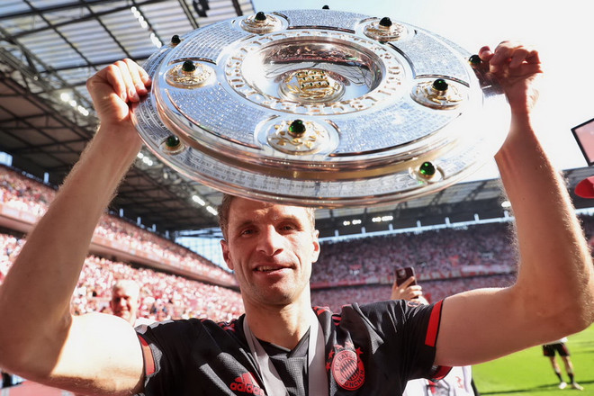 Thomas Müller hiện đang giữ kỷ lục người giành nhiều danh hiệu Bundesliga nhất trong lịch sử giải đấu. (Ảnh: Nguồn FCB.com) Những cầu thủ Bayern nắm kỷ lục số lần vô địch Đức ảnh 2