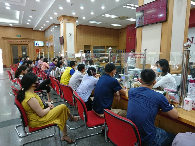 Nhiều ngân hàng đồng loạt giảm lãi suất cơ sở, kích cầu tín dụng ảnh 2