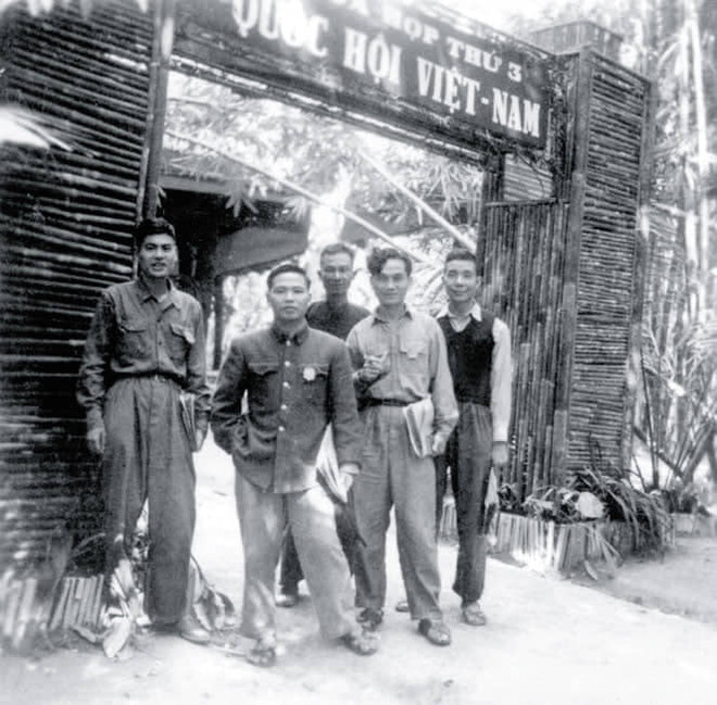 Bài thơ "Những đêm hành quân" của nhà thơ Xuân Diệu ảnh 2