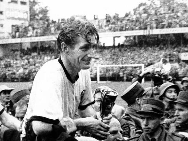 Câu chuyện những con số trên lưng các cầu thủ bóng đá ảnh 6