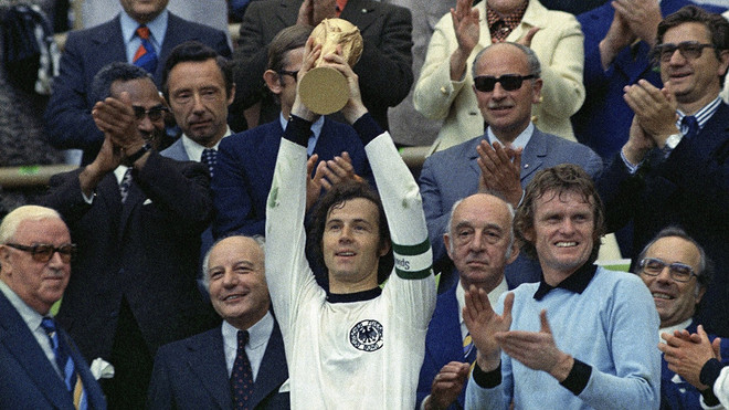 Franz Beckenbauer vô địch World Cup cùng Tây Đức. (Nguồn: AP) Messi gia nhập danh sách các cầu thủ sưu tập trọn bộ danh hiệu ảnh 3