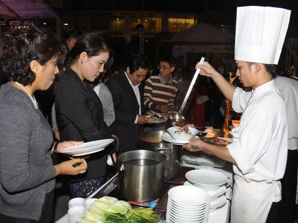 Standard Chartered đầu tư 35 triệu USD vào chuỗi nhà hàng Việt ảnh 1