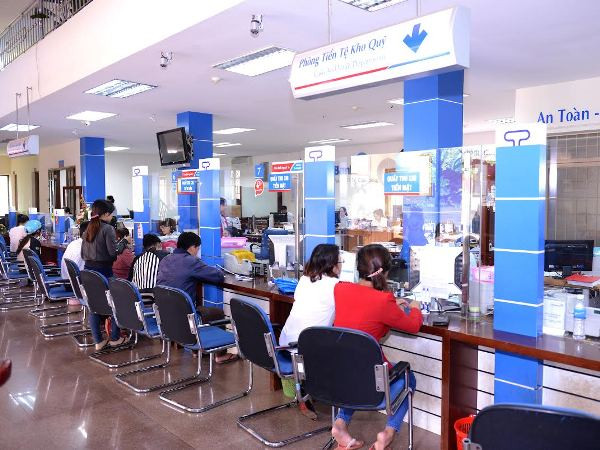 Giao dịch tại VietinBank. (Nguồn: VietinBank) Khách hàng gửi tiết kiệm ở VietinBank có cơ hội nhận 1 triệu đồng ảnh 1