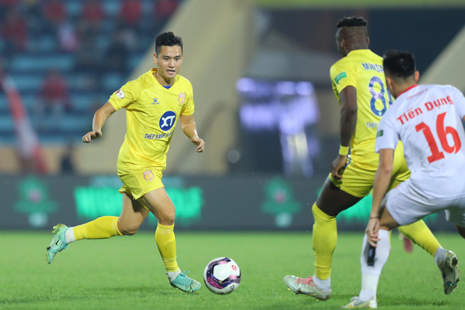 V-League 2022: Hà Nội FC bứt phá, nhóm đua trụ hạng chỉ còn 3 đội ảnh 2