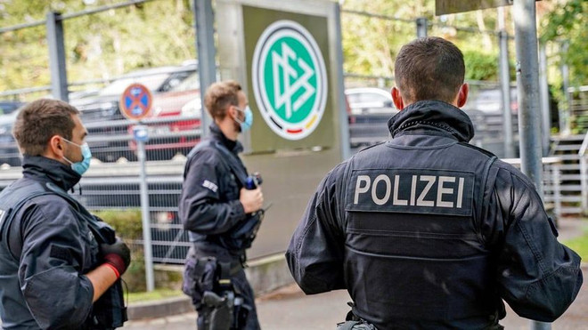 Karl-Heinz Rummenigge báo động về những khó khăn của bóng đá Đức ảnh 4