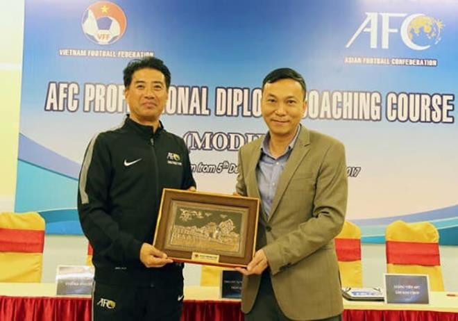 Ông Yusuke Adachi (trái) nhiều khả năng trở thành Giám đốc kỹ thuật VFF mới. (Ảnh: VFF) VFF chọn chuyên gia Nhật Bản làm tân Giám đốc kỹ thuật? ảnh 1