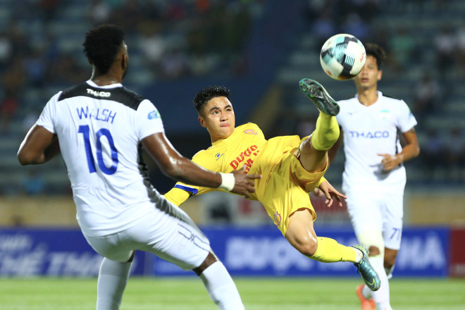 Trọng tài V-League lại sai lầm, tính trong sạch ngày càng bị hoài nghi ảnh 2