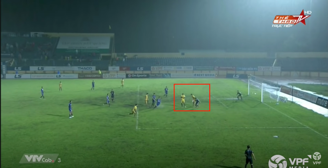 Trọng tài V-League lại sai lầm, tính trong sạch ngày càng bị hoài nghi ảnh 1