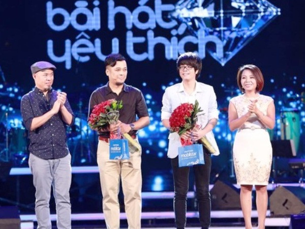 Bùi Anh Tuấn giành giải "Bài hát yêu thích nhất tháng" vào phút chót ảnh 1
