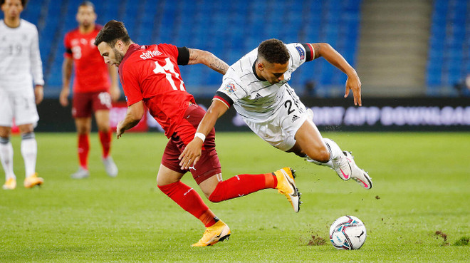 Joachim Löw: Các cầu thủ không phát huy hết khả năng của mình ảnh 6